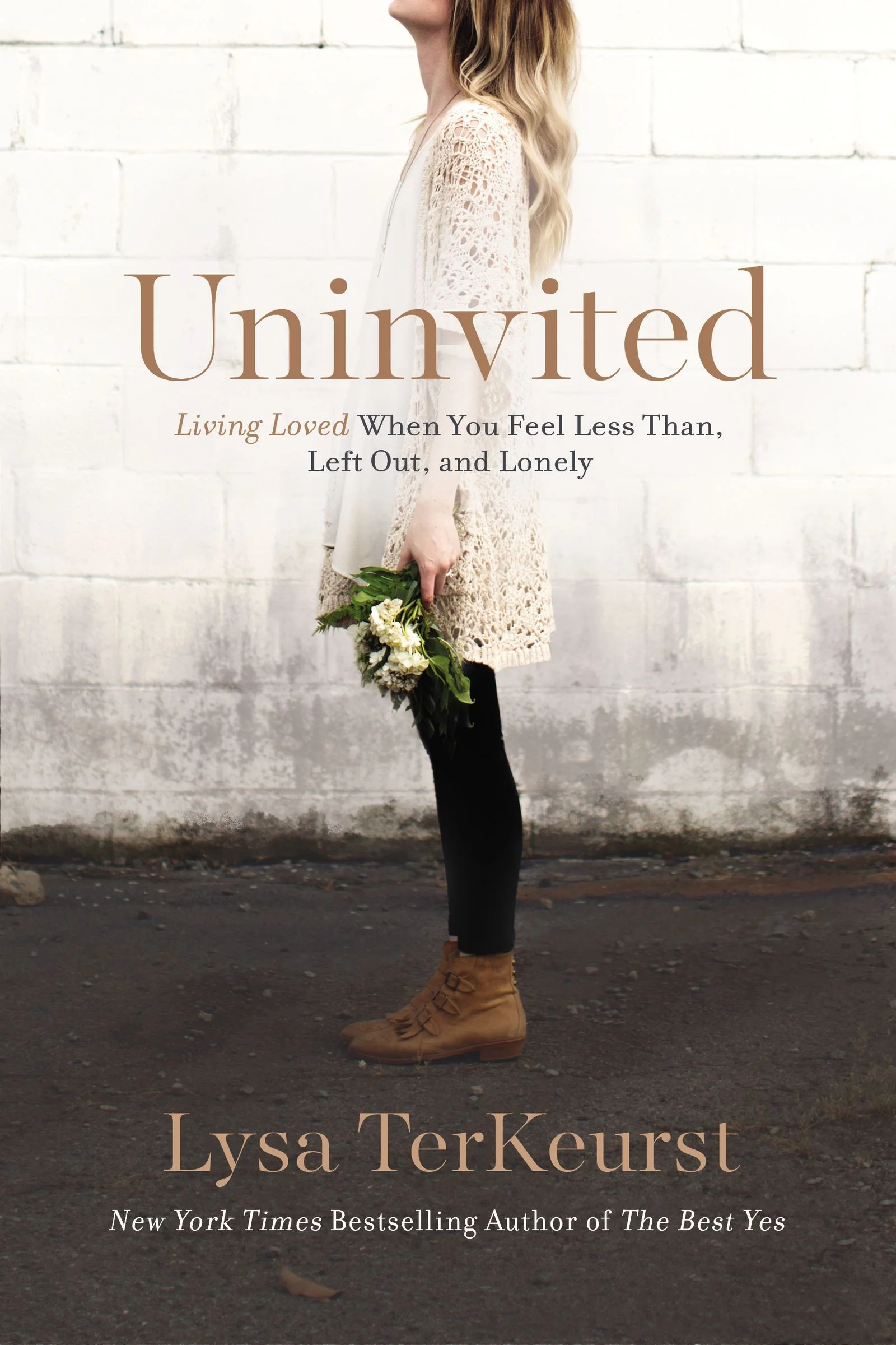 Featured image for Resumen de "No Invitada: Vivir Amada Cuando Te Sientes Menos, Excluida y Solitaria" por Lysa TerKeurst