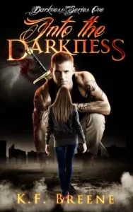 Featured image for Resumen de "Into the Darkness" por K.F. Breene