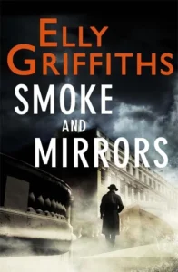 Featured image for Resumen de "Smoke and Mirrors" de Elly Griffiths