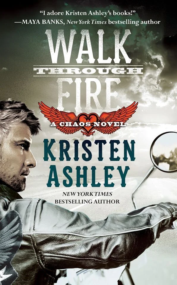 Featured image for Resumen de "Caminando a través del fuego" por Kristen Ashley