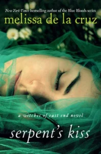 Featured image for Resumen de "El beso de la serpiente" por Melissa de la Cruz
