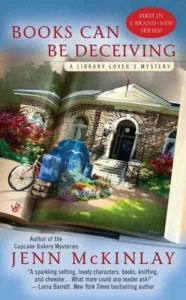 Featured image for Resumen de 'Los libros pueden ser engañosos' por Jenn McKinlay