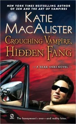Featured image for Resumen de "Vampiro en cuclillas, colmillo escondido" por Katie MacAlister