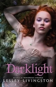 Featured image for Resumen de 'Darklight' por Lesley Livingston