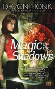 Featured image for Resumen de 'Magia en las Sombras' por Devon Monk