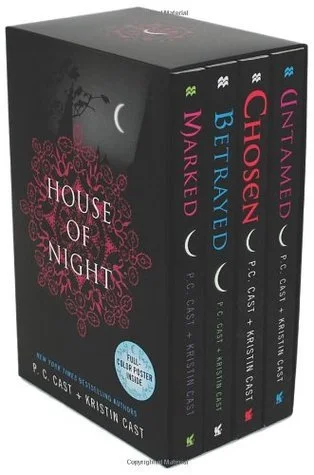 Featured image for Resumen de 'Casa de la Noche (Libros 1-4)' por P.C. Cast y Kristin Cast