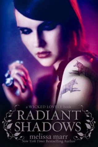 Featured image for Resumen de "Sombras Radiantes" por Melissa Marr