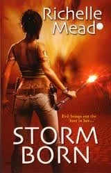Featured image for Resumen de "Nacida en la tormenta" por Richelle Mead