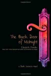 Featured image for Resumen de "La puerta trasera de la medianoche" por Elizabeth Chandler