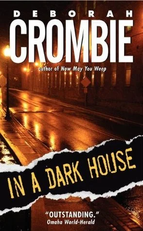 Featured image for Resumen de 'En una casa oscura' por Deborah Crombie